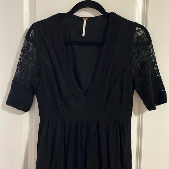 FREE PEOPLE Mountain Laurel Embroidered
Lace Dress Size 2 - Picture 4 of 9